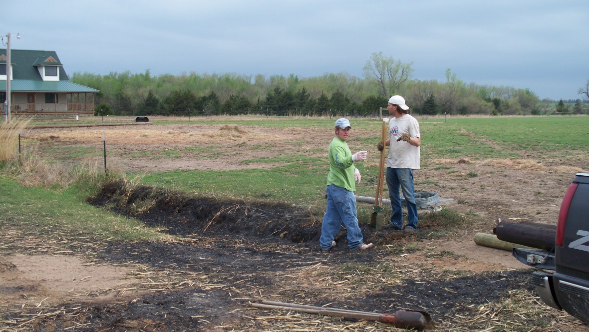 craigrandy_rebuildingcornerfence_01 craigrandy_rebuildingcornerfence_01