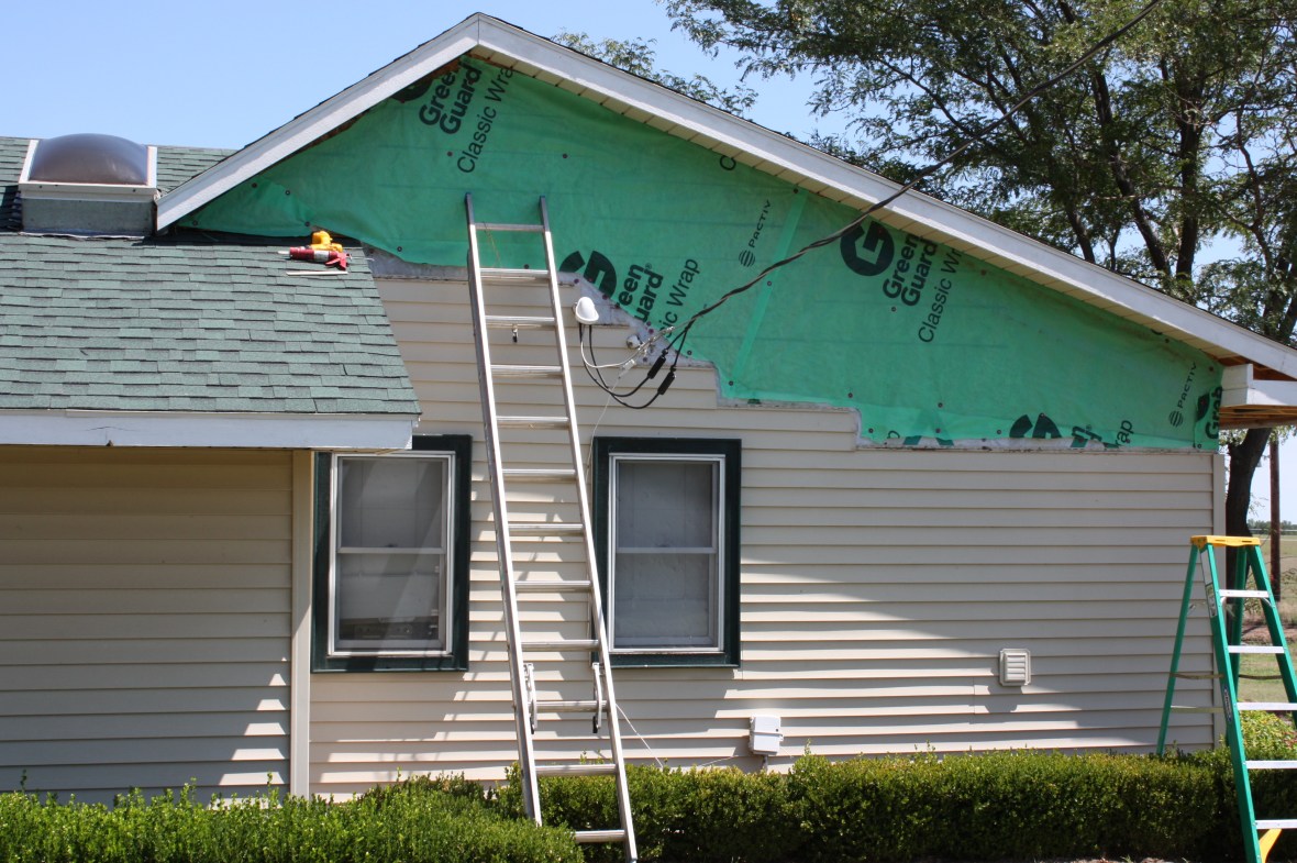 EastSideOfHouse_BeforeSiding_03