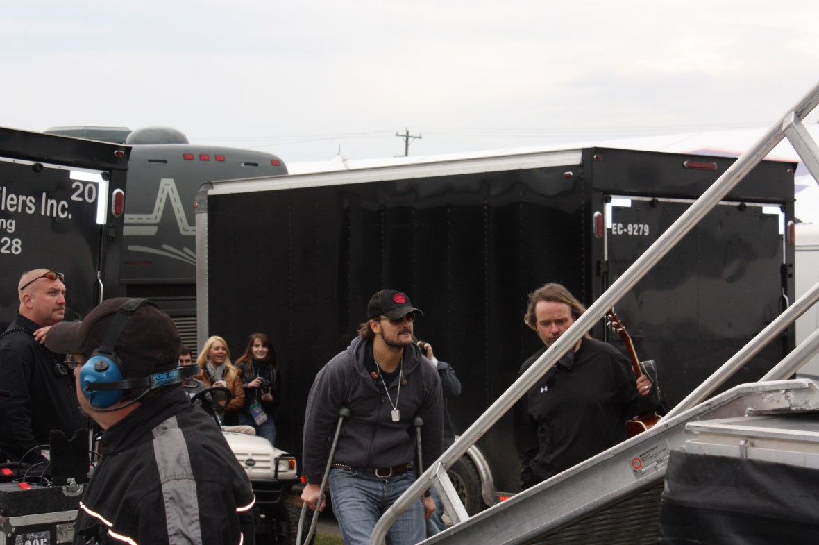 EricChurch_ GoingOnstage_01 EricChurch_ GoingOnstage_01