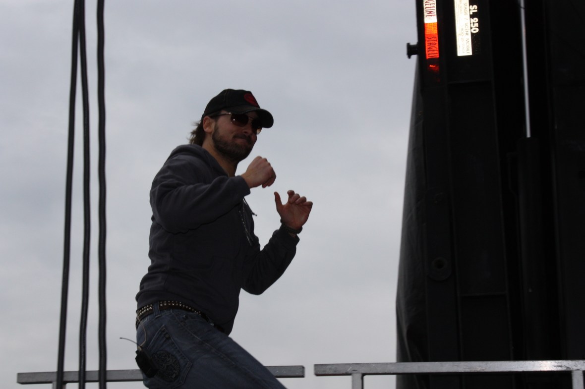 EricChurch_ GoingOnstage_03 EricChurch_ GoingOnstage_03