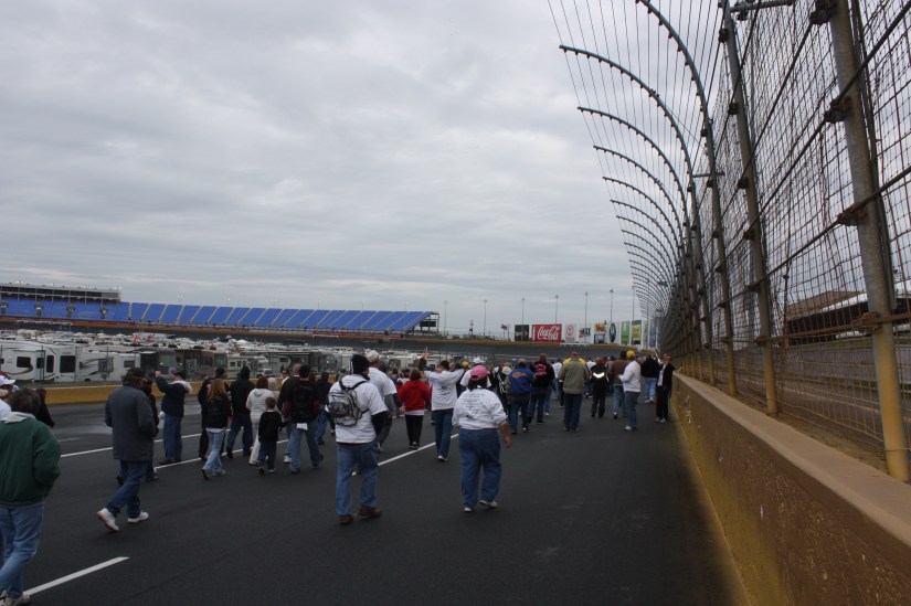 Lowe'sMotorSpeedwayTrackWalk_01