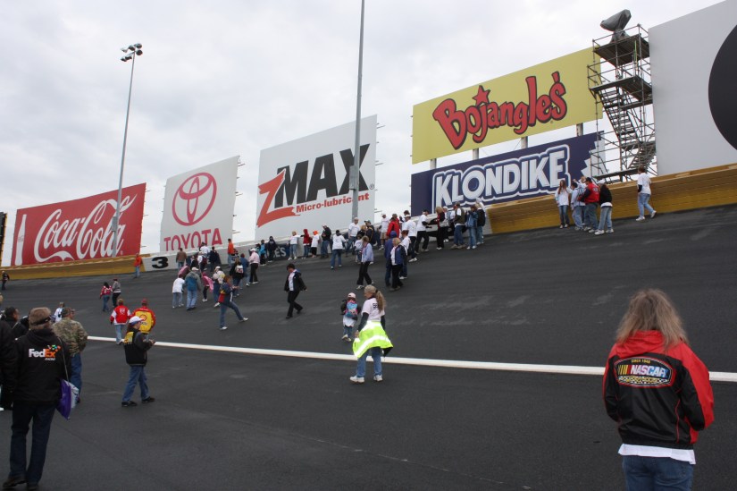 Lowe'sMotorSpeedwayTrackWalk_04