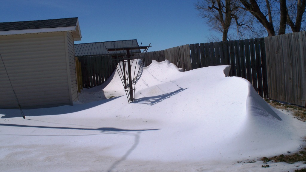 Clothesline_SnowDrift