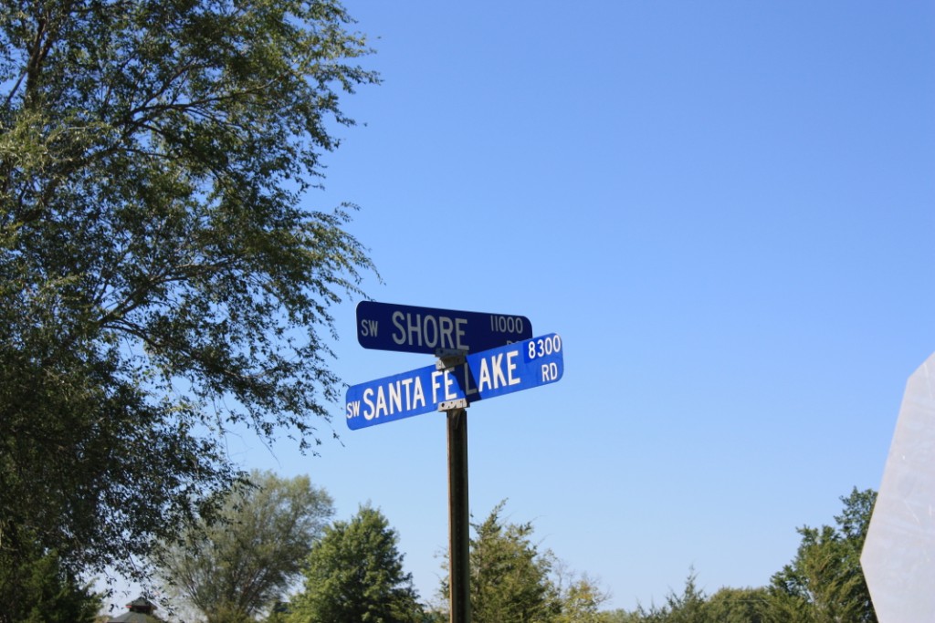 SantaFeLakeRoadSign