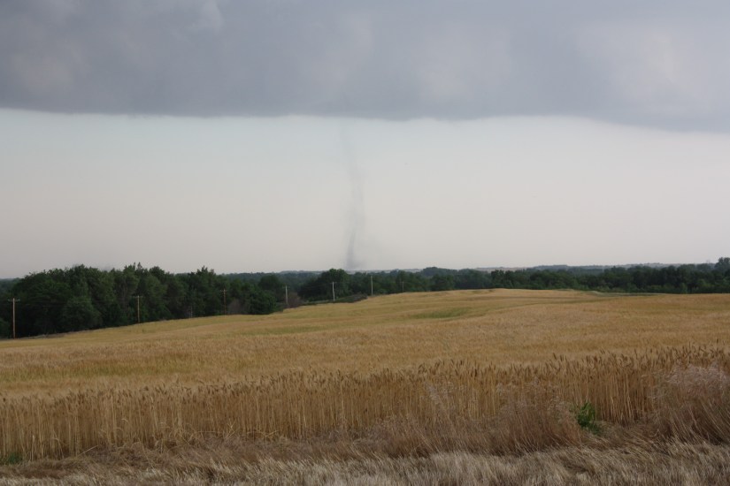 TornadoSouthOfHouse_01